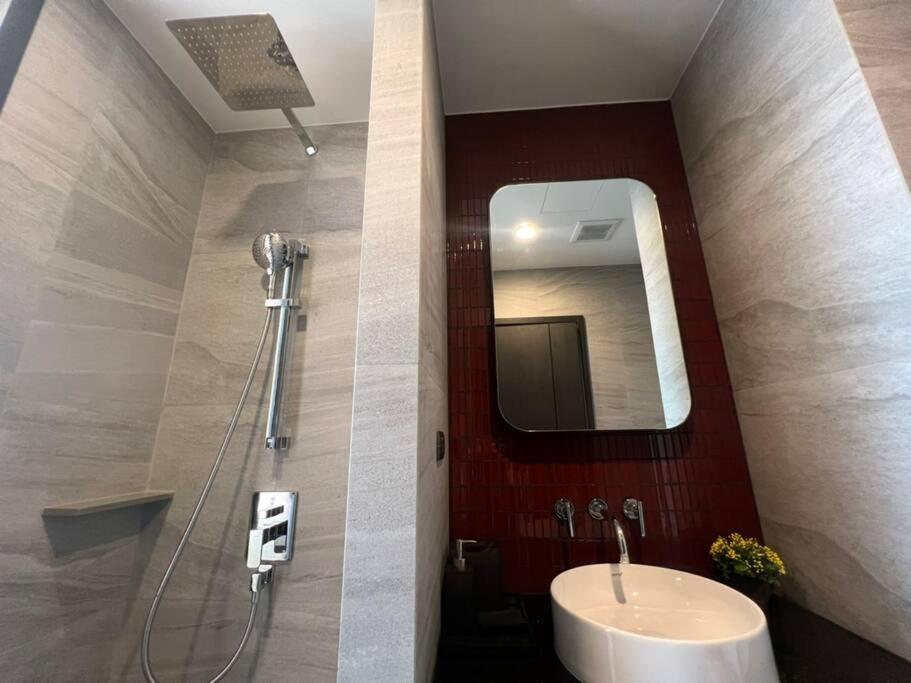 Downtown Chic Condo Rooftop Pool #En797 Патая Екстериор снимка