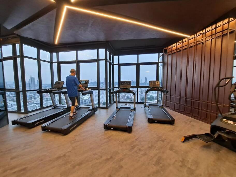 Downtown Chic Condo Rooftop Pool #En797 Патая Екстериор снимка