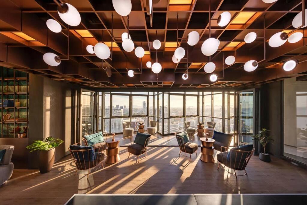 Downtown Chic Condo Rooftop Pool #En797 Патая Екстериор снимка