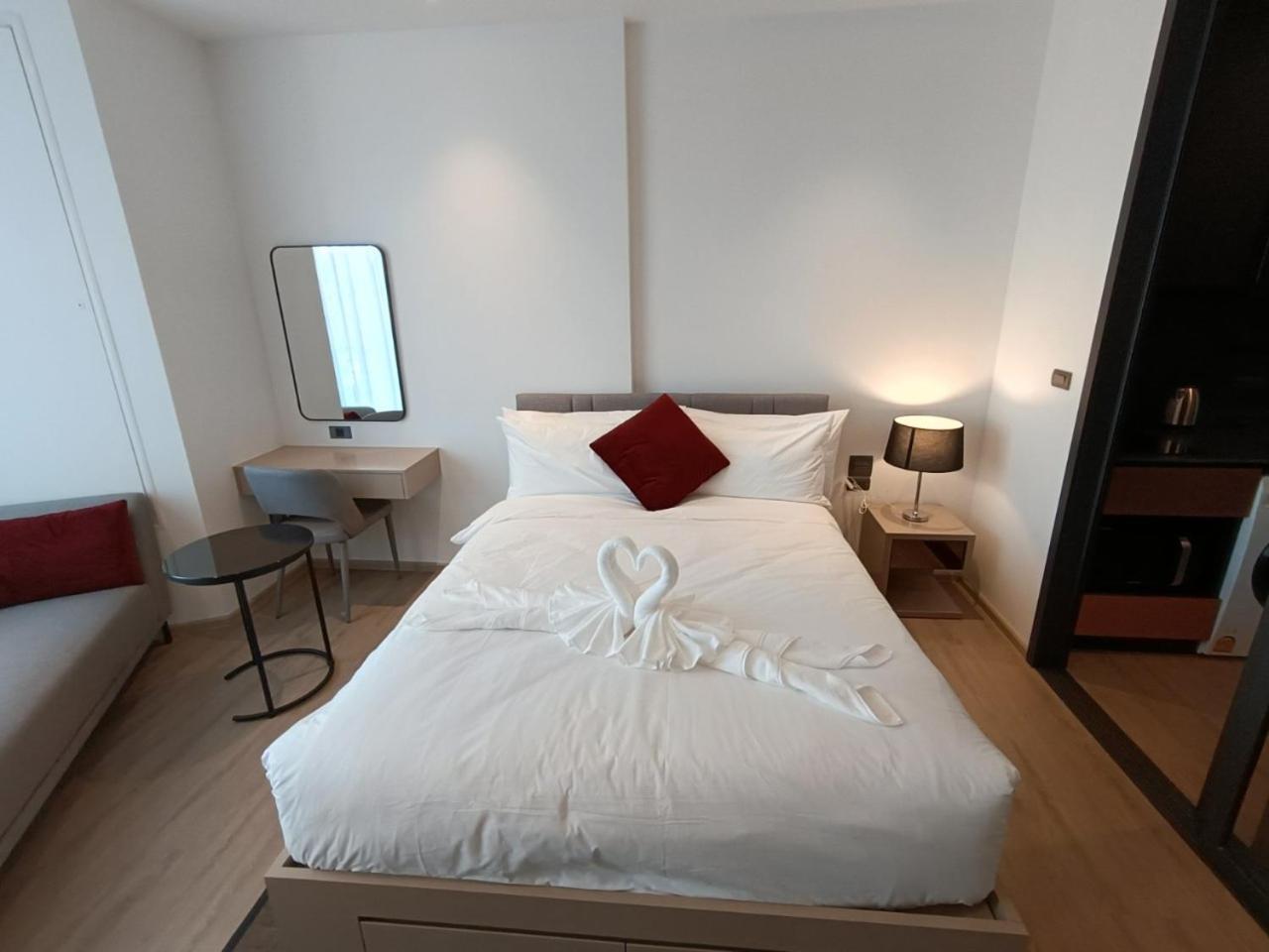 Downtown Chic Condo Rooftop Pool #En797 Патая Екстериор снимка