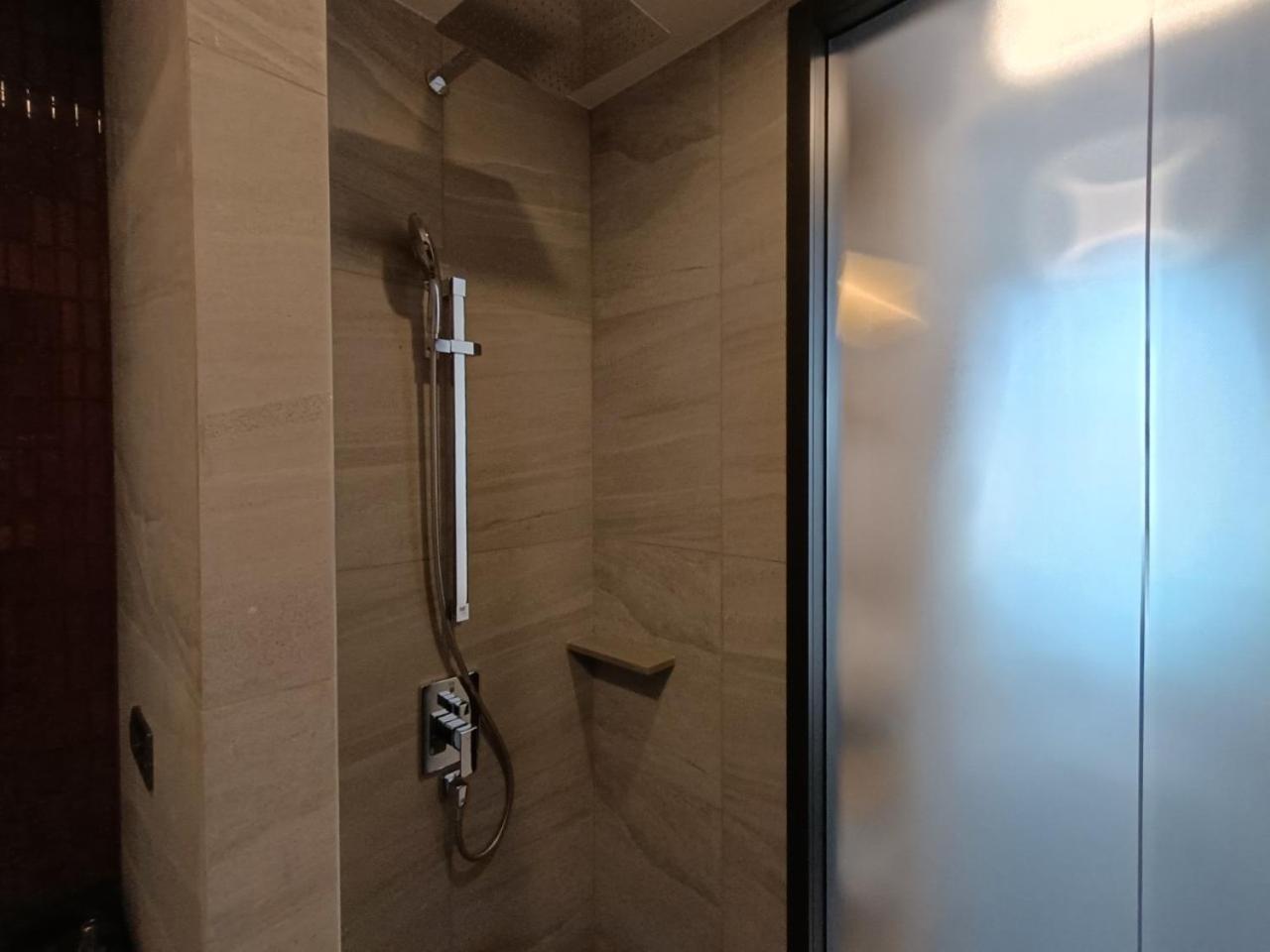 Downtown Chic Condo Rooftop Pool #En797 Патая Екстериор снимка