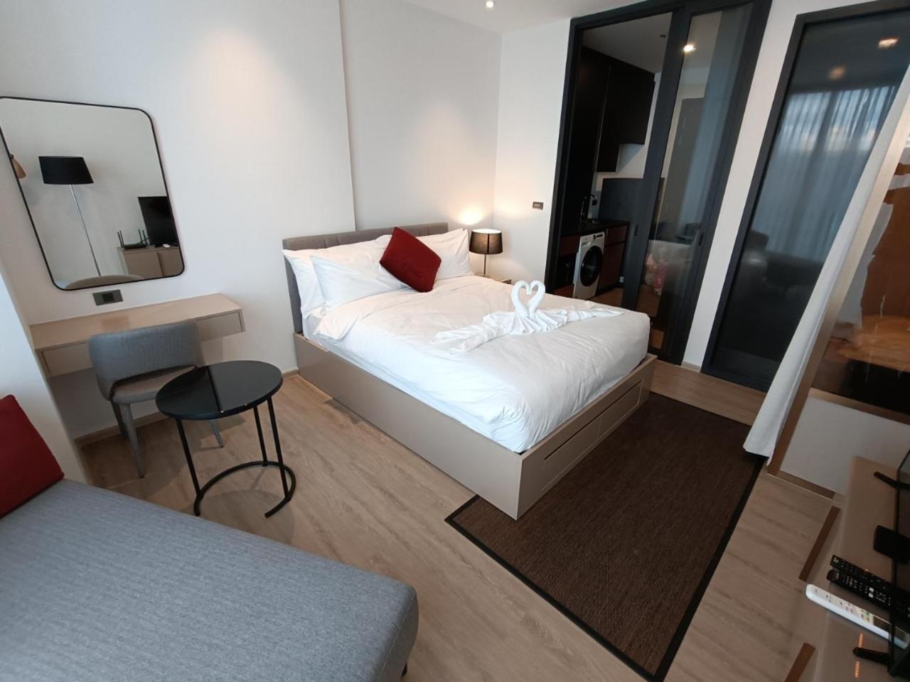 Downtown Chic Condo Rooftop Pool #En797 Патая Екстериор снимка