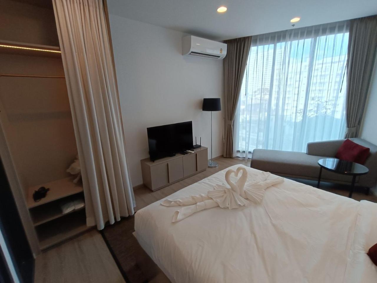 Downtown Chic Condo Rooftop Pool #En797 Патая Екстериор снимка